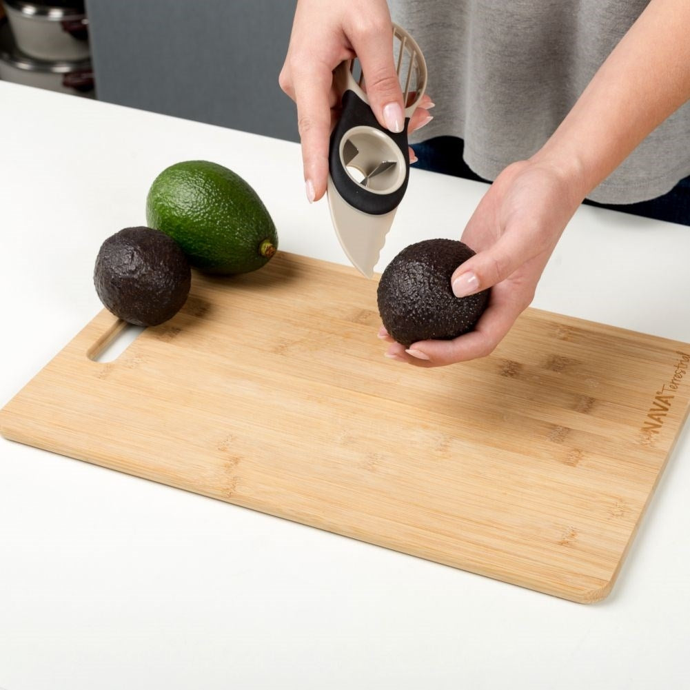 Avocado cutter: Cut, core and slice easily!