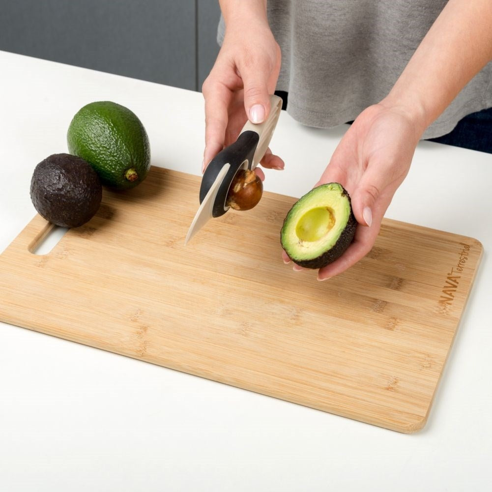 Avocado cutter: Cut, core and slice easily!