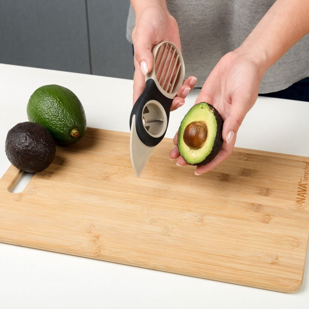 Avocado cutter: Cut, core and slice easily!