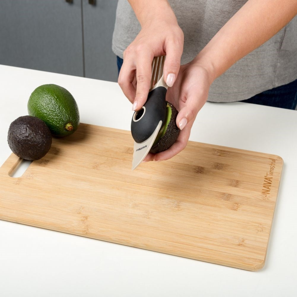 Avocado cutter: Cut, core and slice easily!
