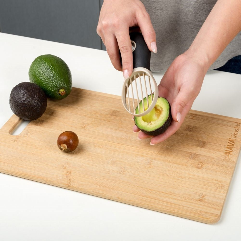 Avocado cutter: Cut, core and slice easily!
