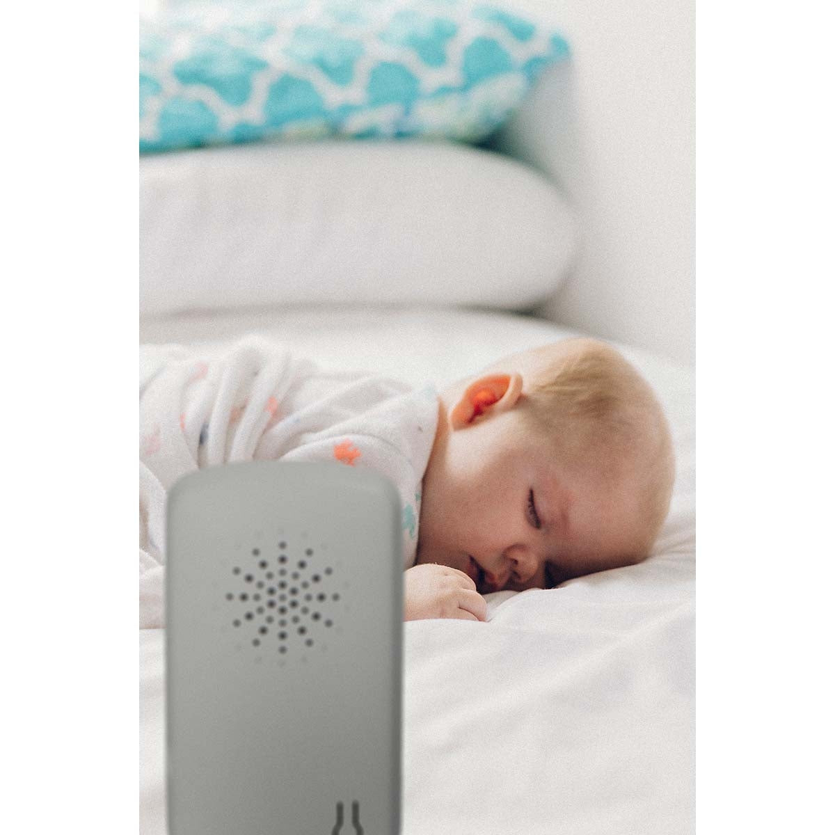 Baby monitor with camera and 2.4" white color screen