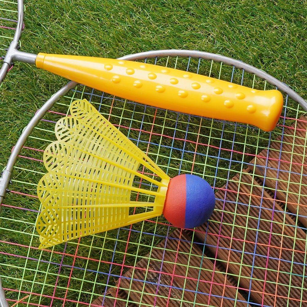 Badminton set for 2: Light rackets and shuttlecock