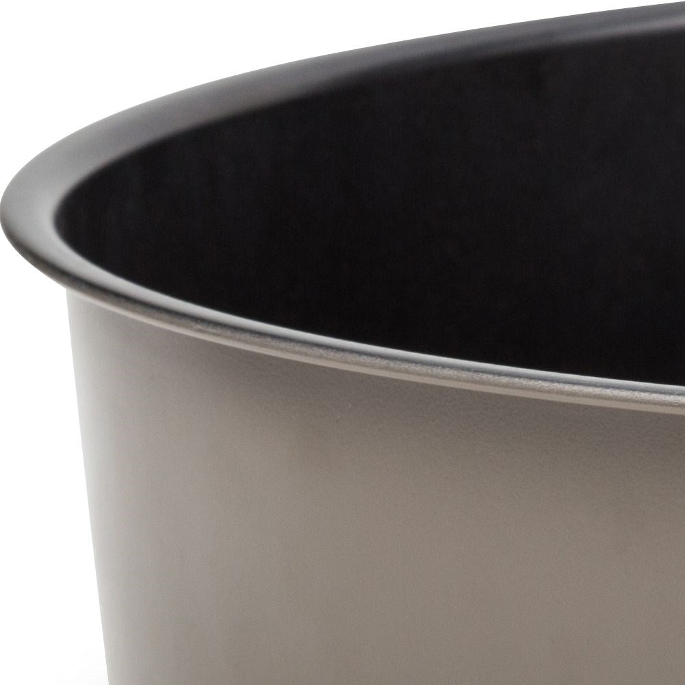 Baking form with 3-layer non-stick coating