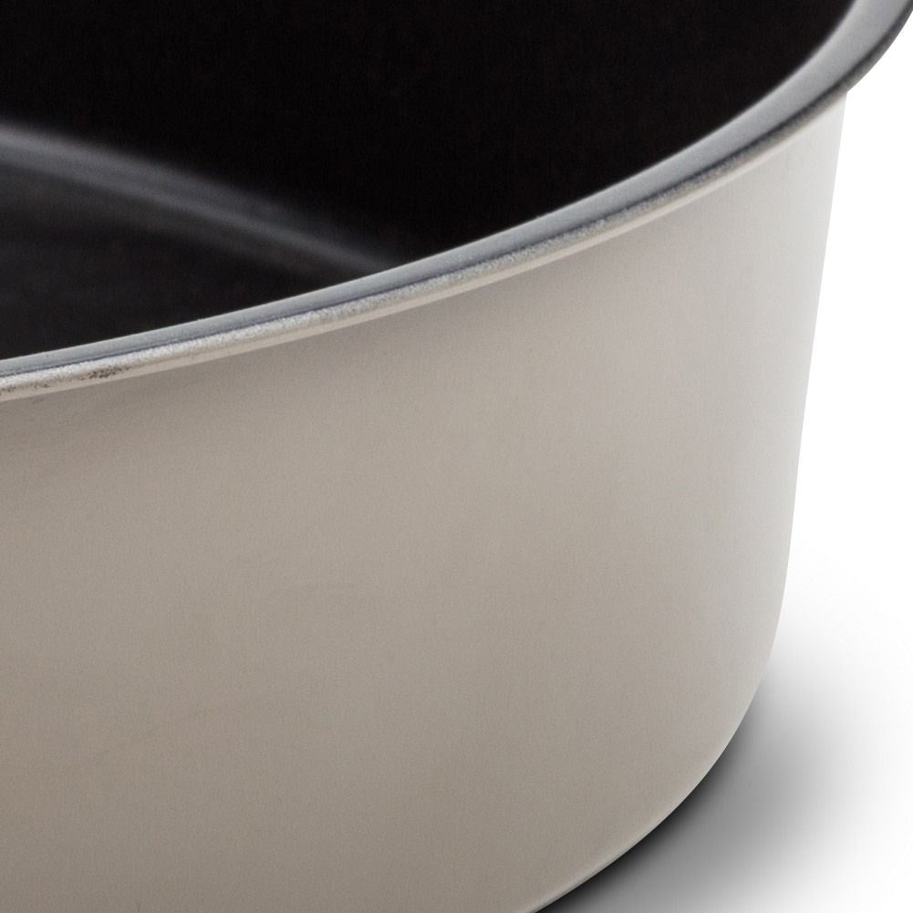Baking form with non-stick coating for perfect pastries
