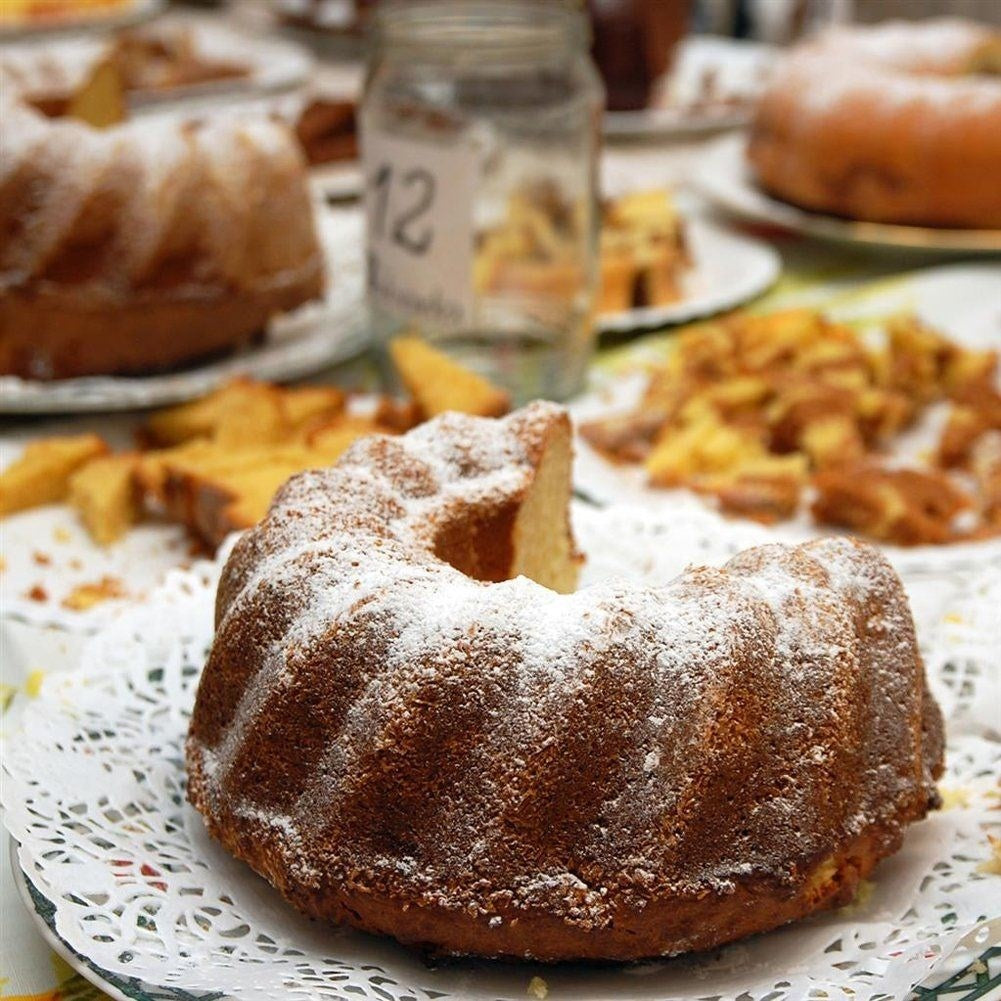 Baking pan for sponge cake with non-stick and dishwasher safe