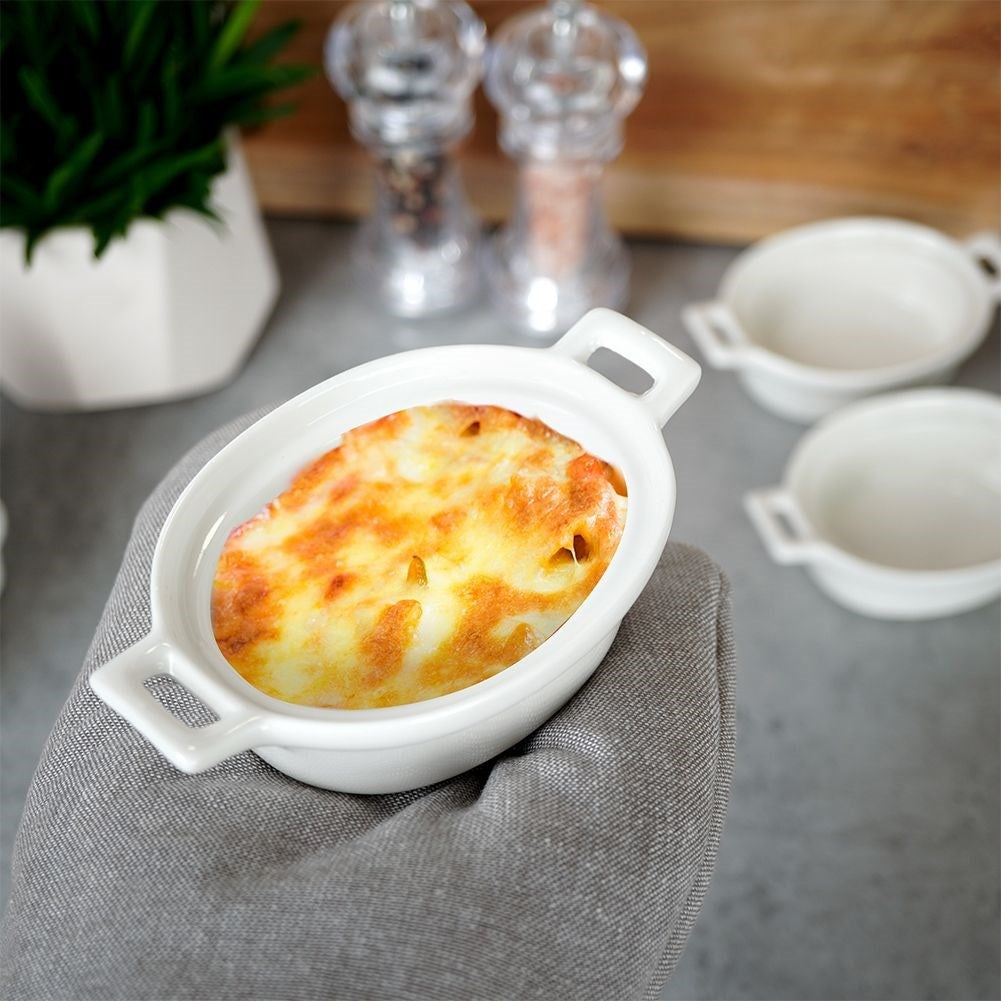 Baking tins with handles for all goodies