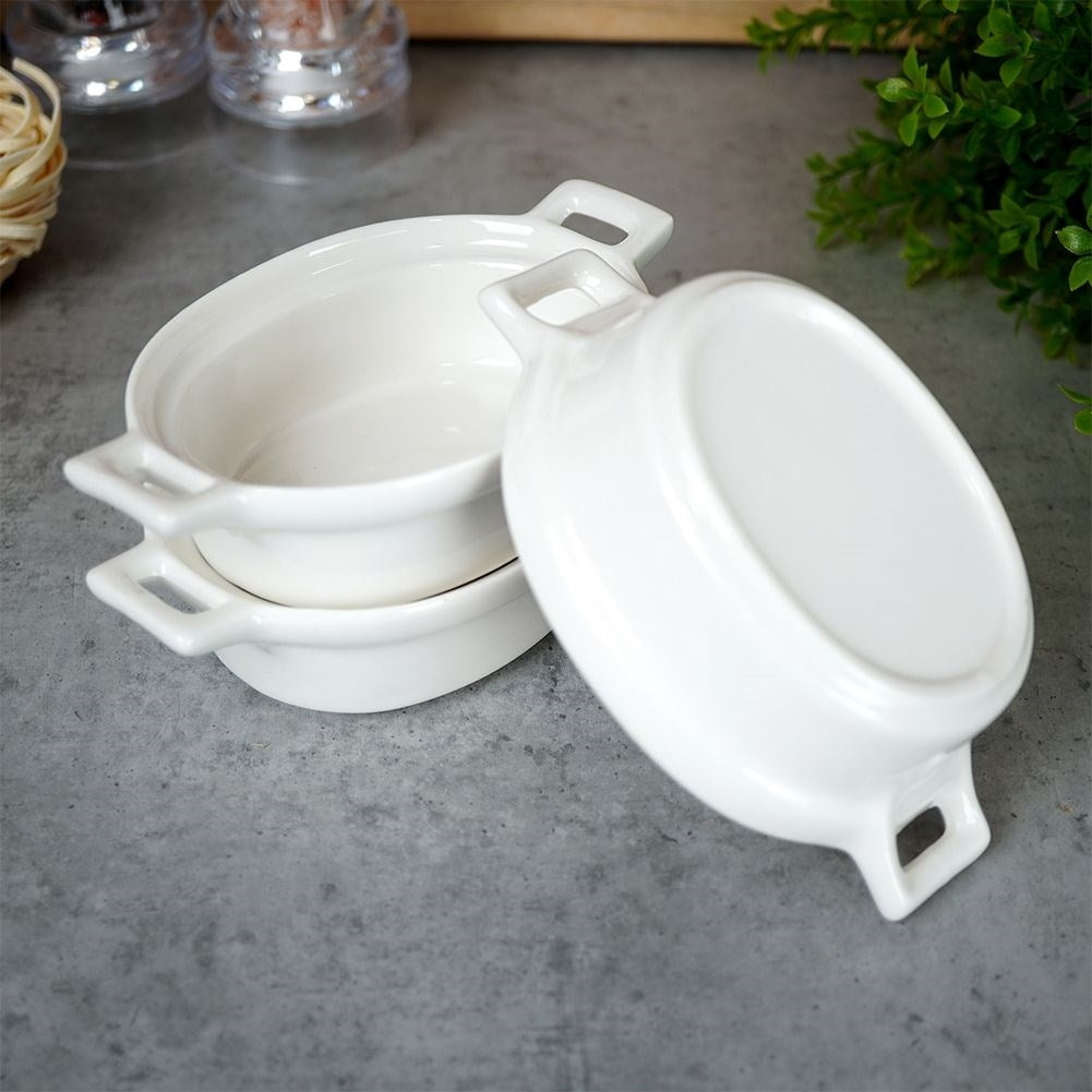 Baking tins with handles for all goodies