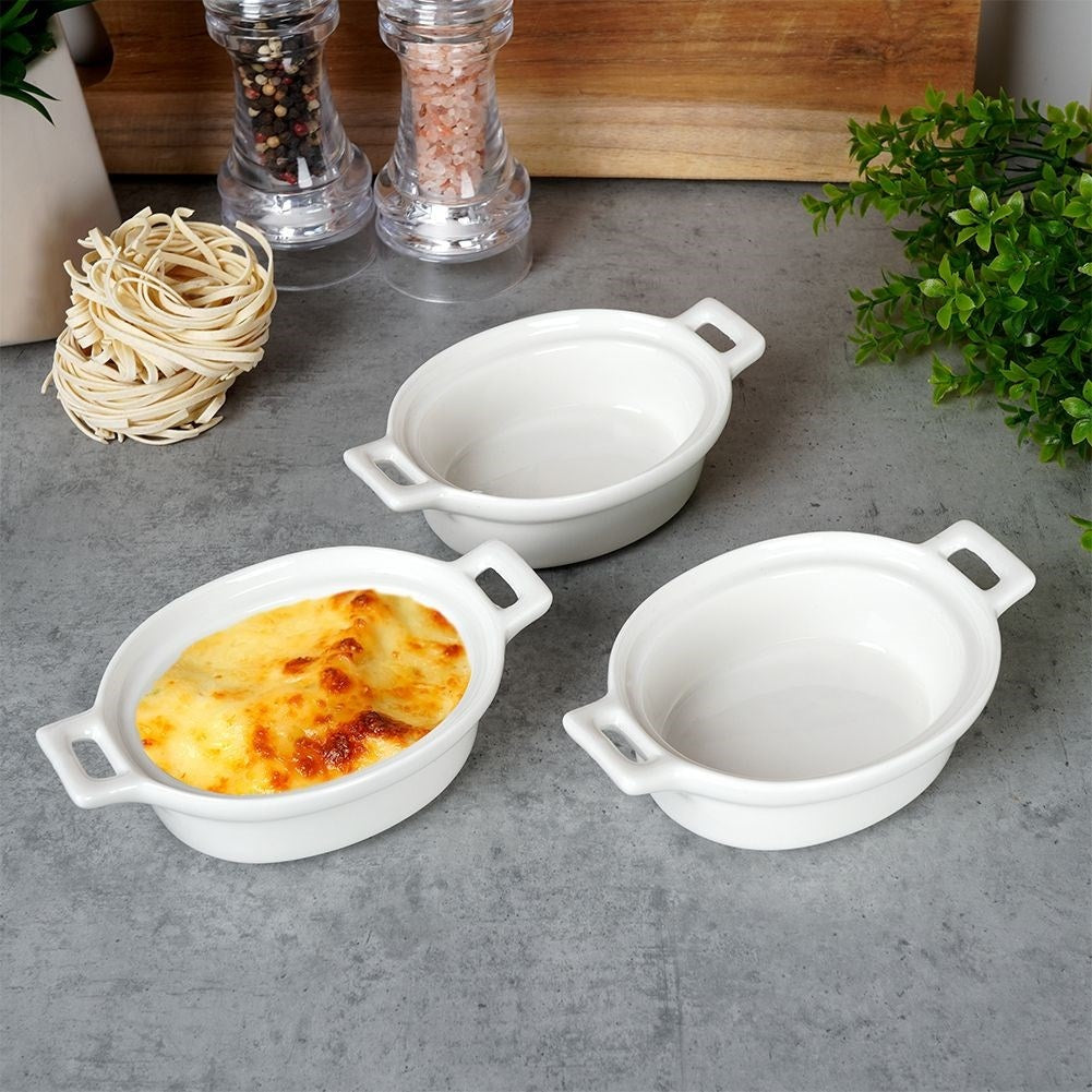 Baking tins with handles for all goodies