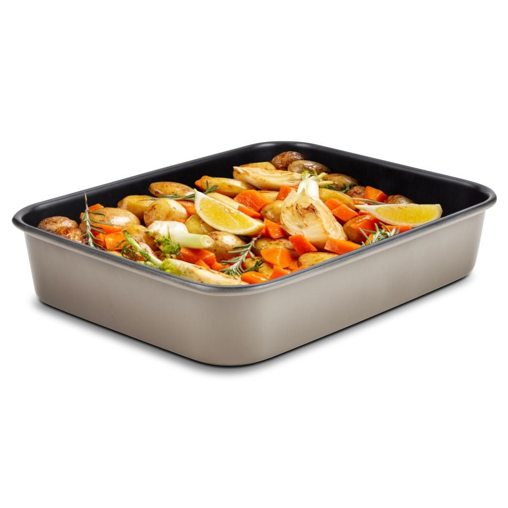 Baking tin with 3-layer non-stick for meat and cakes