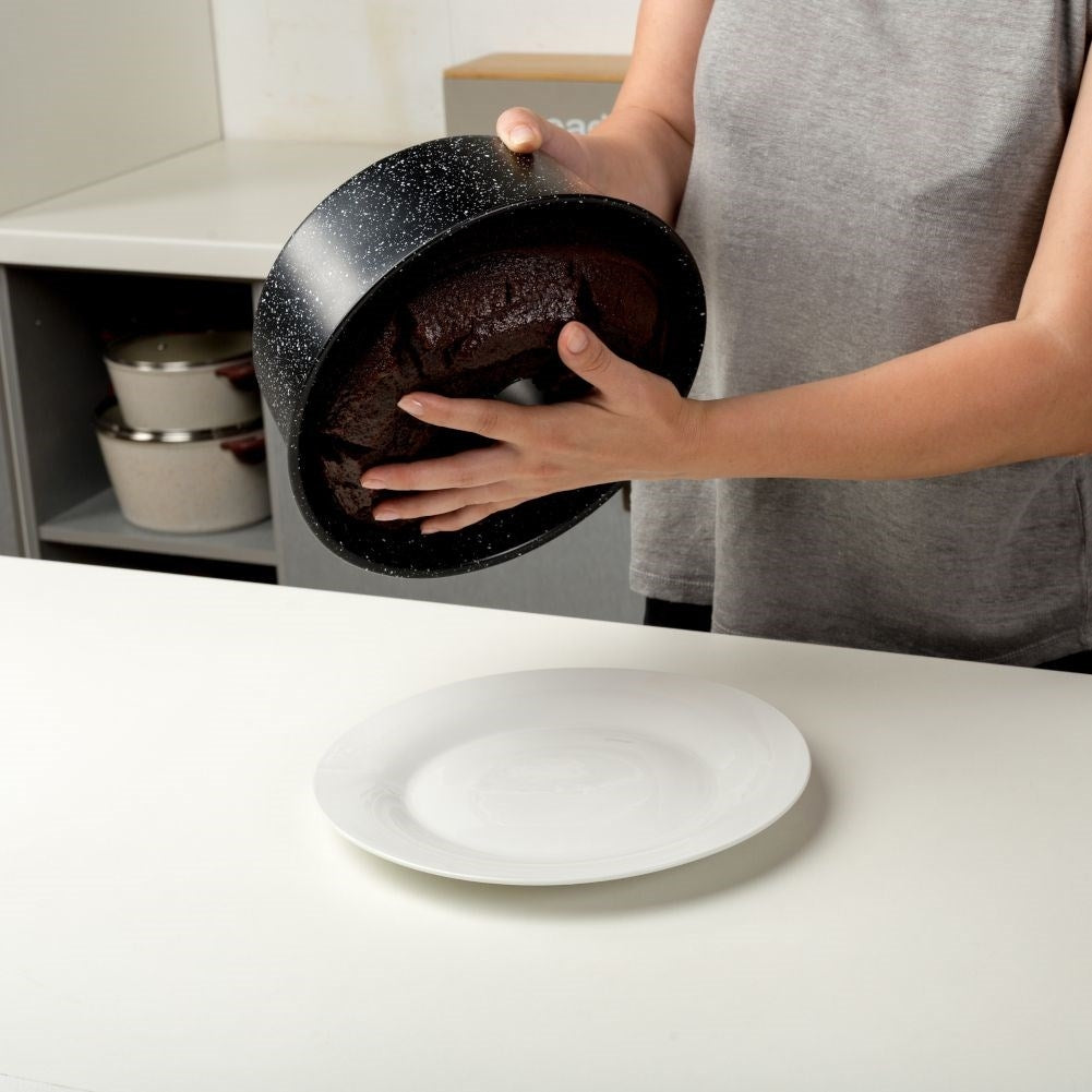 Baking tin with non-stick granite coating for all ovens