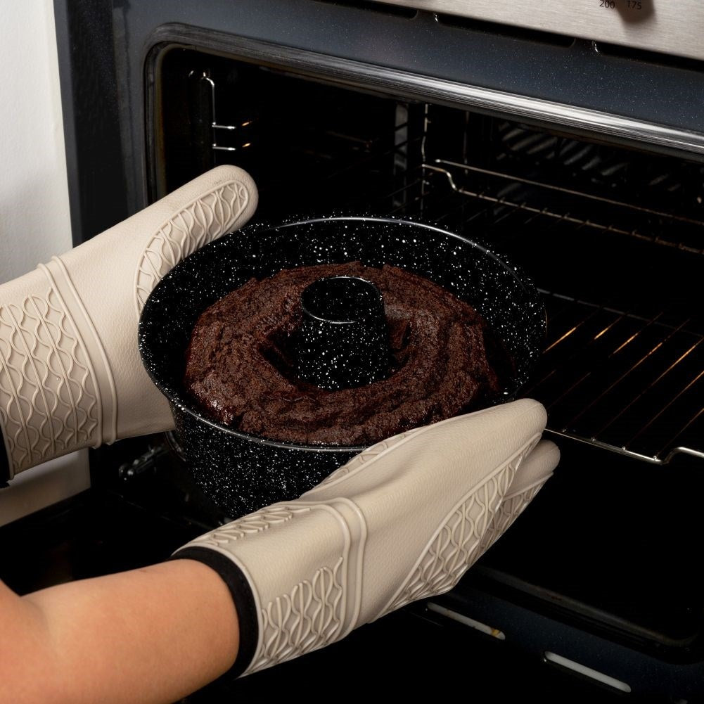 Baking tin with non-stick granite coating for all ovens