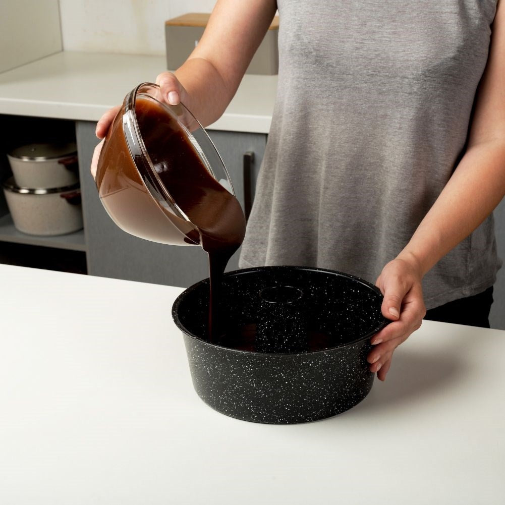 Baking tin with non-stick granite coating for all ovens