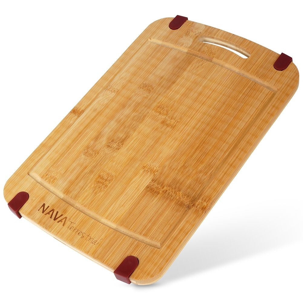 Bamboo cutting board with comfortable handle