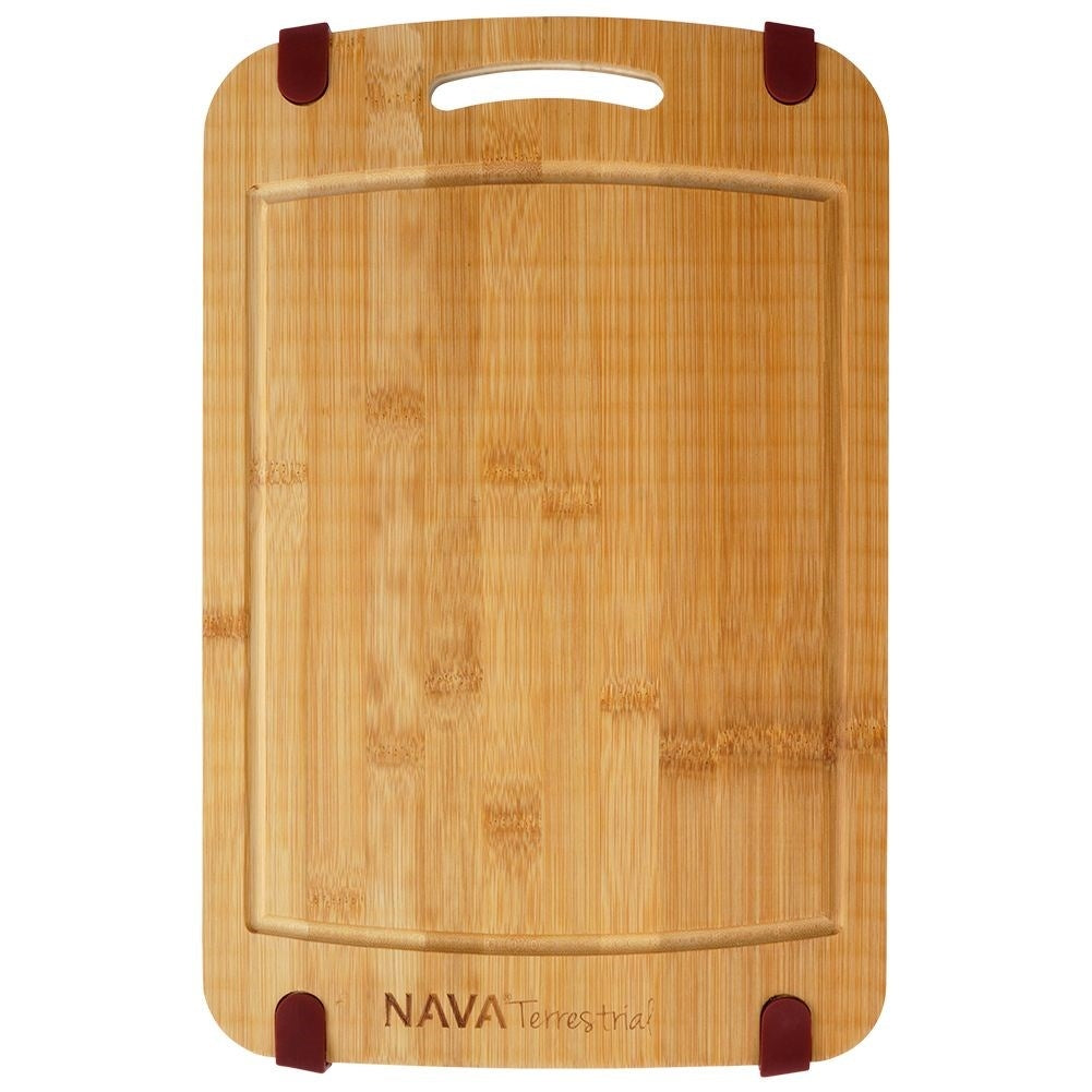 Bamboo cutting board with comfortable handle