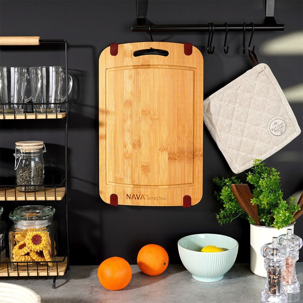 Bamboo cutting board with comfortable handle