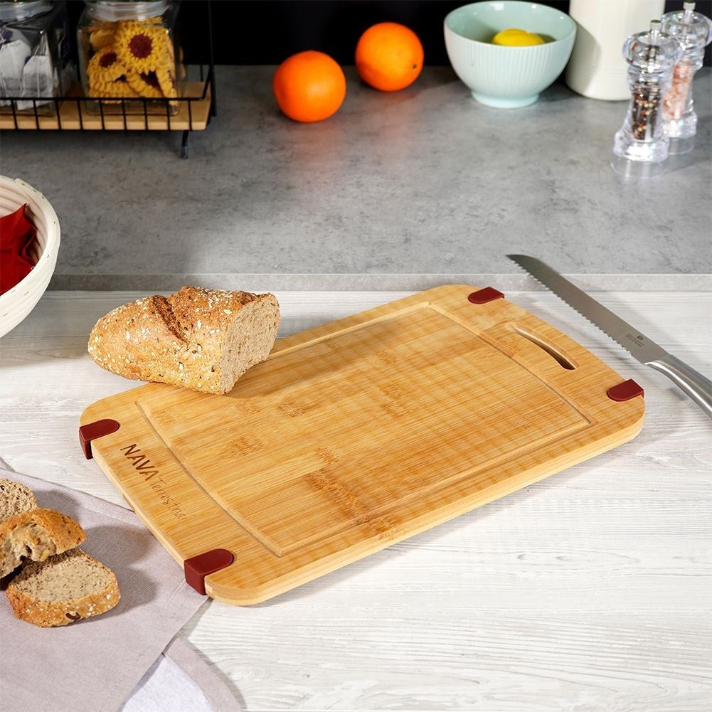 Bamboo cutting board with comfortable handle
