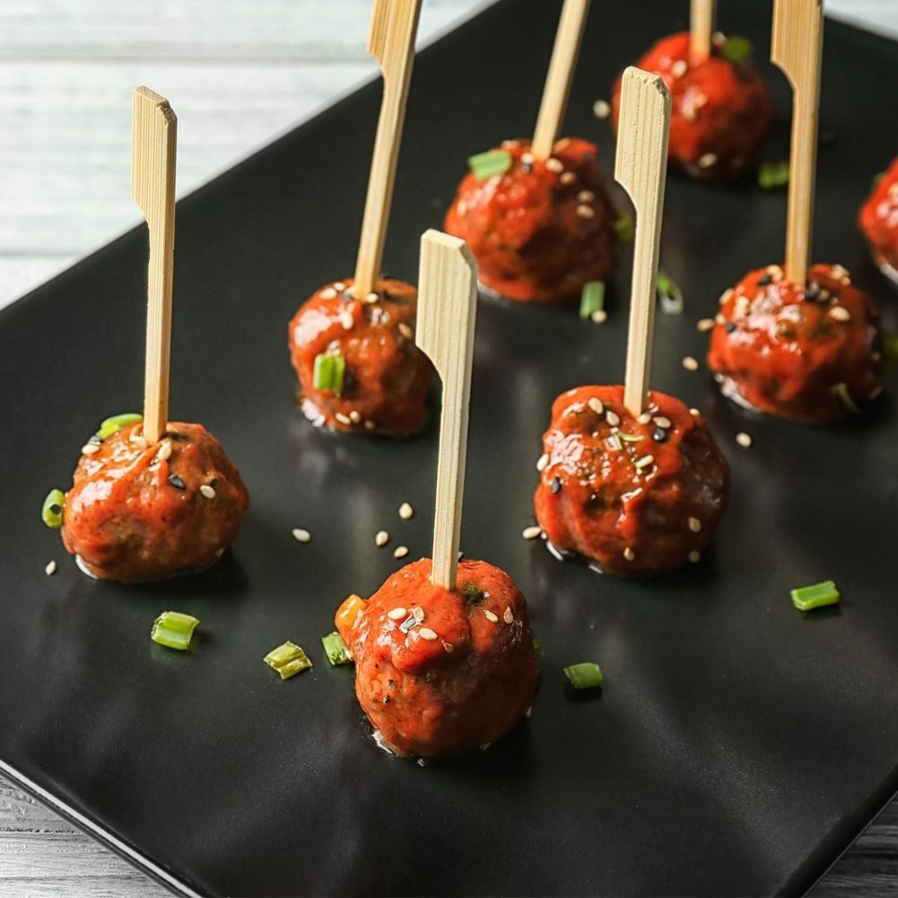 Bamboo sticks: Perfect for hamburgers, mini skewers and snacks