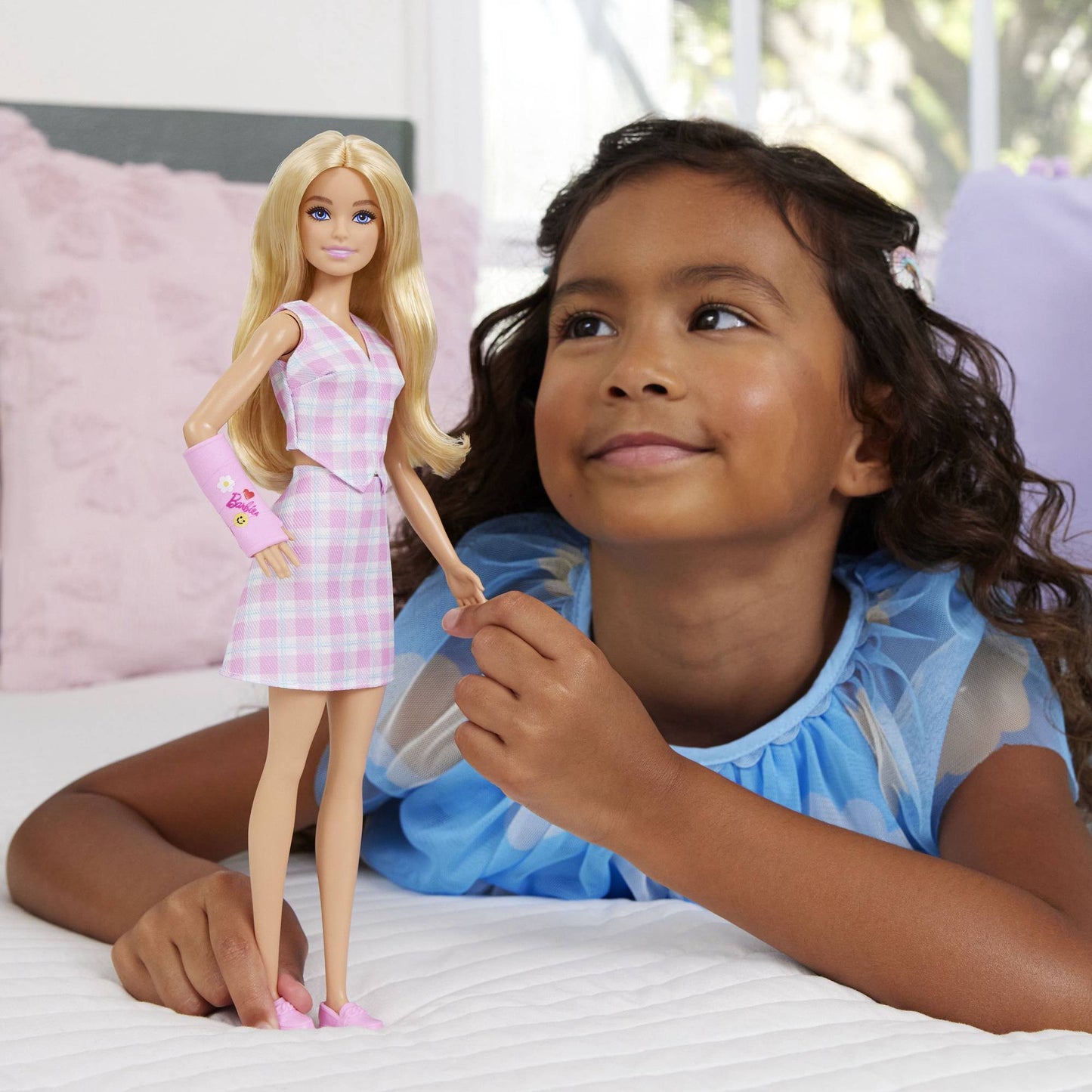 Barbie Fashionista Doll with Pink Checkered Outfit & Cast