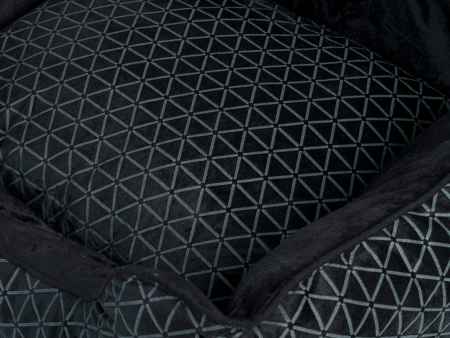 Bed 70 x 60 x 25 cm DR-237 black