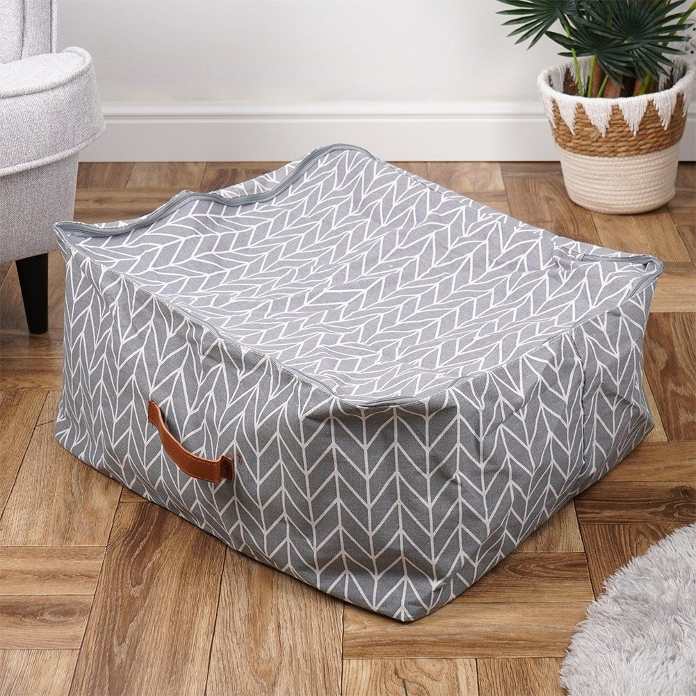 Bed cover: Protection against moisture, dust and moths