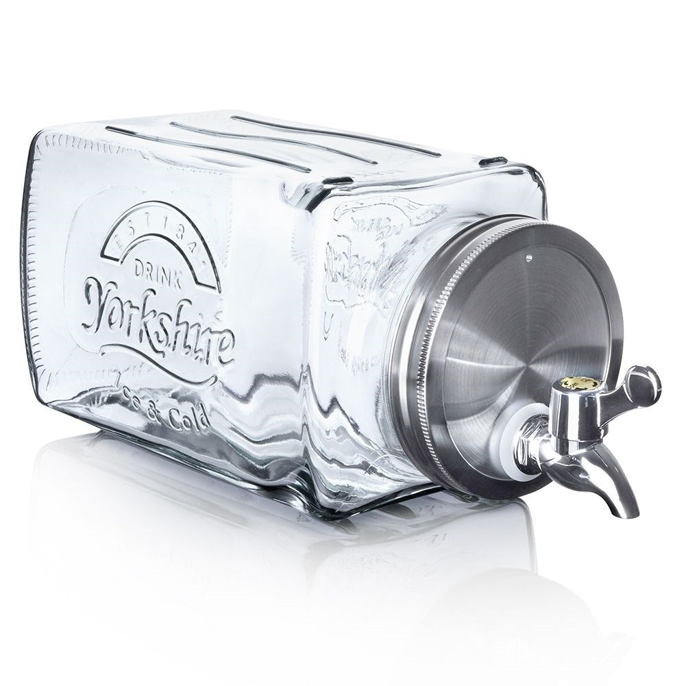 Beverage container with faucet for refrigerator