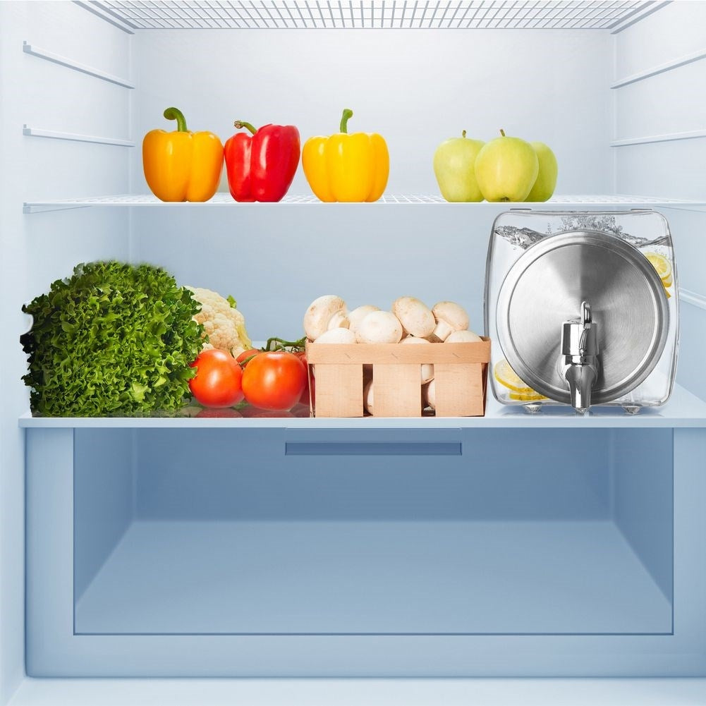 Beverage container with faucet for refrigerator