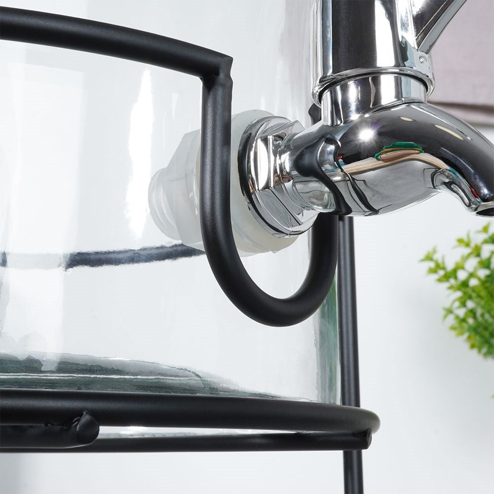 Beverage stand in black metal for easy pouring