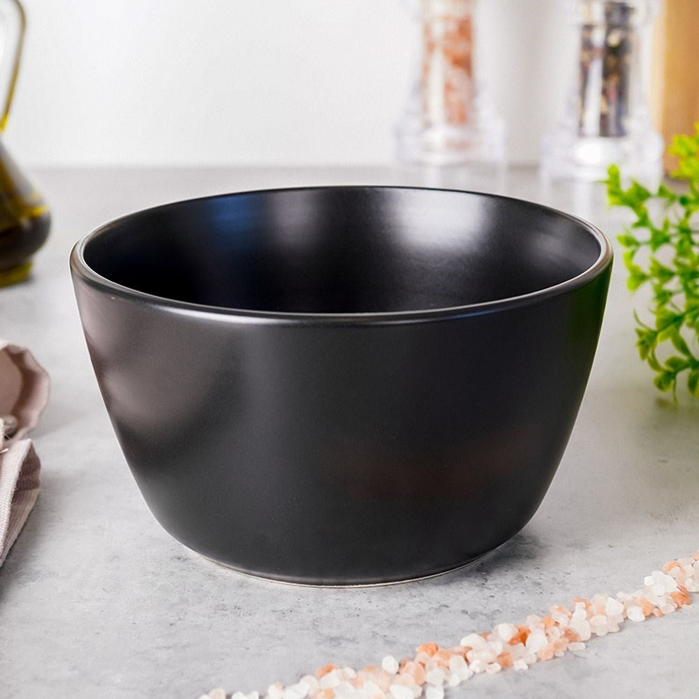 Black ceramic bowl: microwave and dishwasher safe