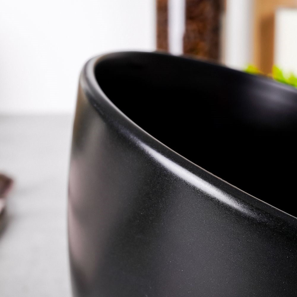 Black ceramic bowl: microwave and dishwasher safe