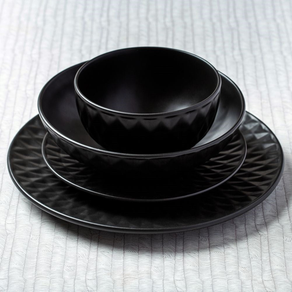 Black ceramic dessert plate with decorative pattern