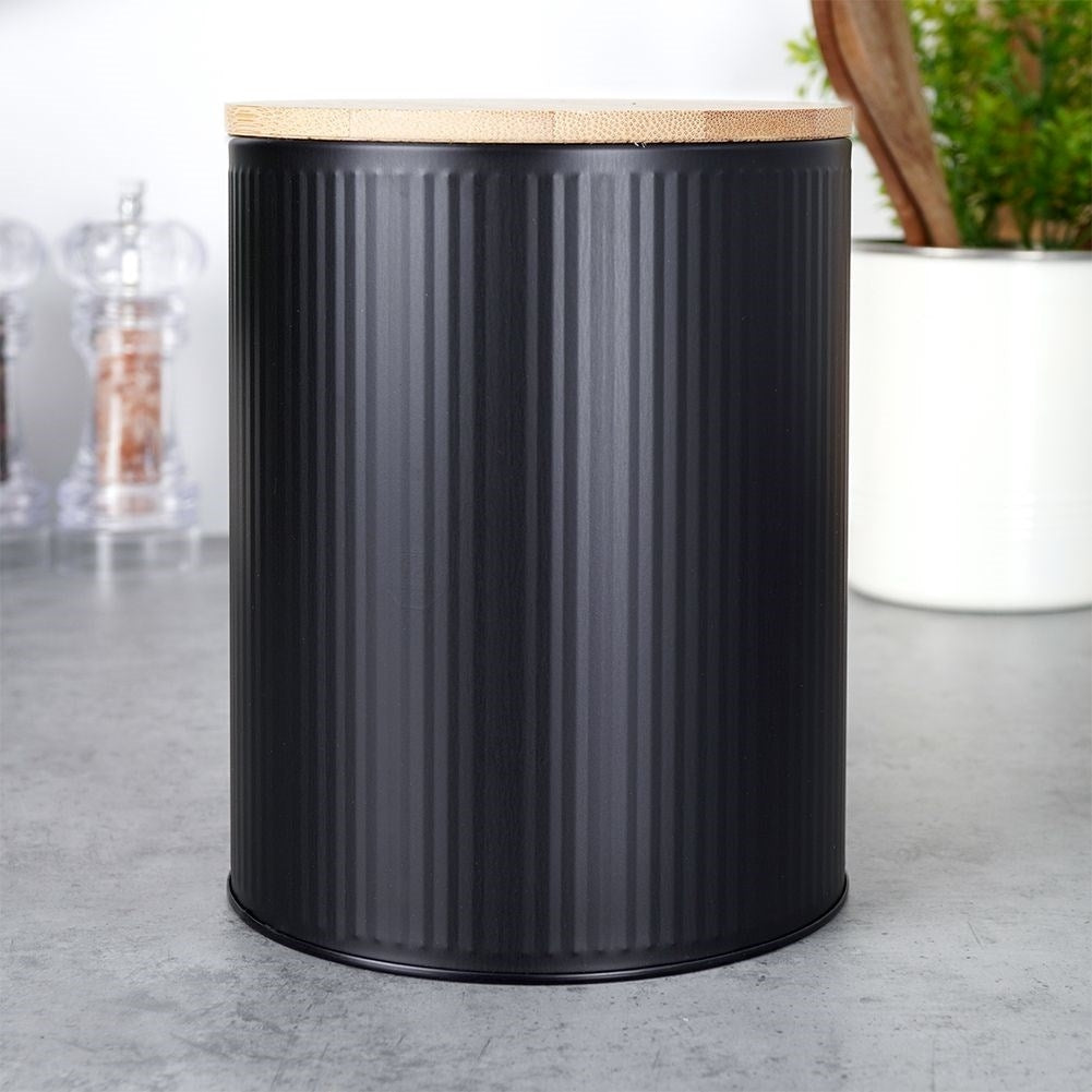 Black food container with bamboo lid