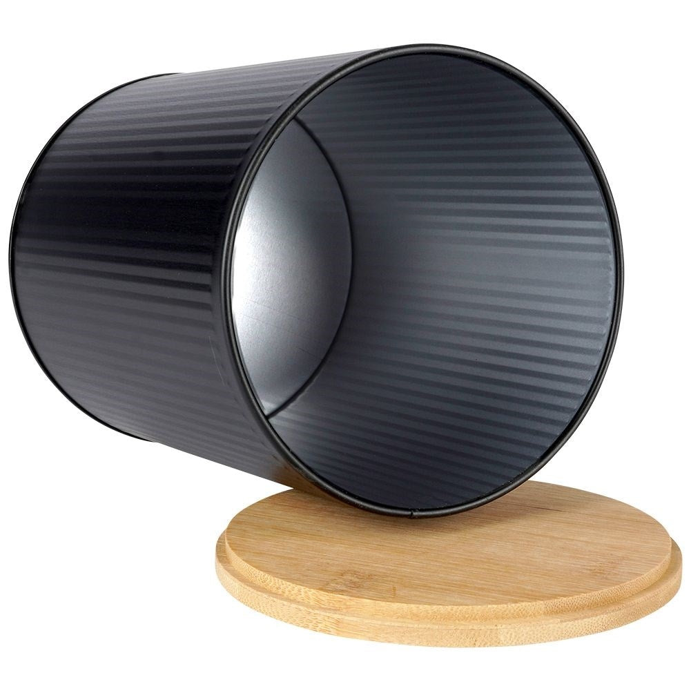 Black food container with bamboo lid