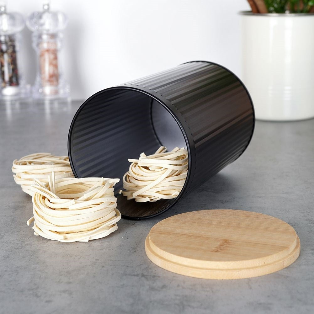 Black food storage with bamboo lid