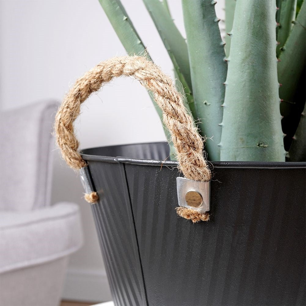 Black grooved pot in galvanized metal for indoor/outdoor use