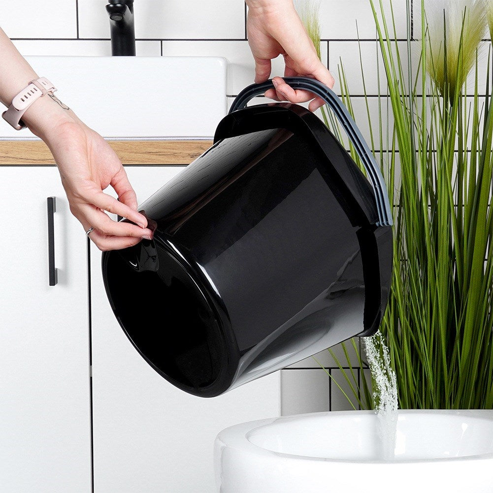 Black plastic bucket 10 l