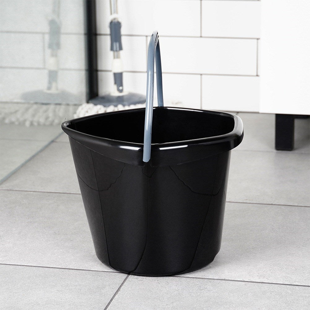 Black plastic bucket 10 l