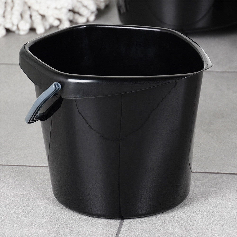 Black plastic bucket 5 l