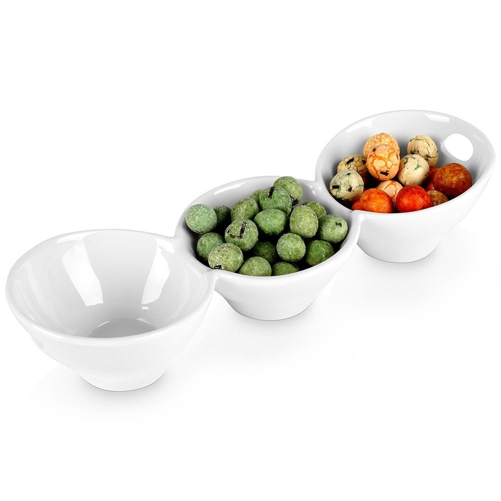 Bowl in white porcelain with three compartments for dip and snacks