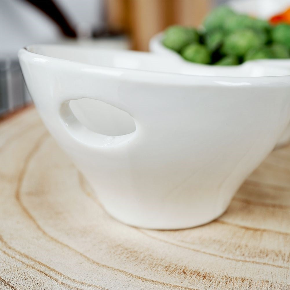 Bowl in white porcelain with three compartments for dip and snacks