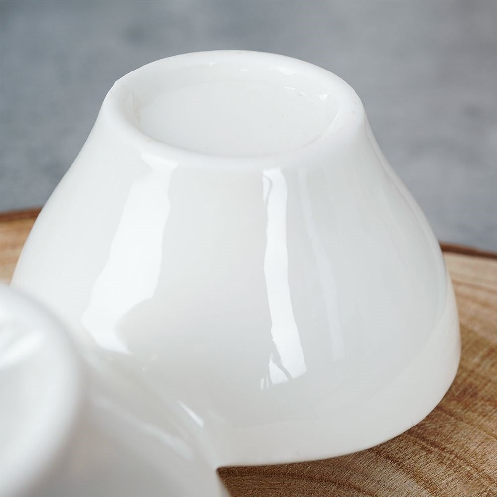 Bowl in white porcelain with three compartments for dip and snacks