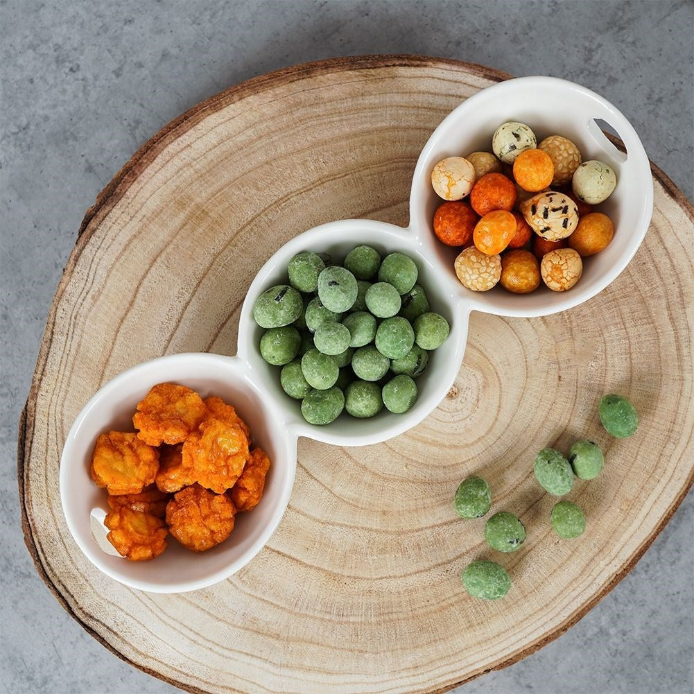 Bowl in white porcelain with three compartments for dip and snacks