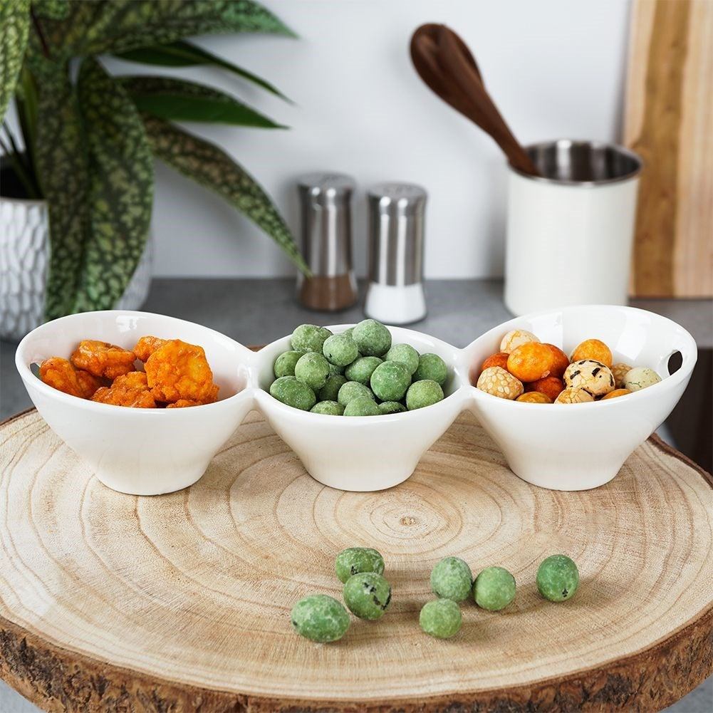 Bowl in white porcelain with three compartments for dip and snacks