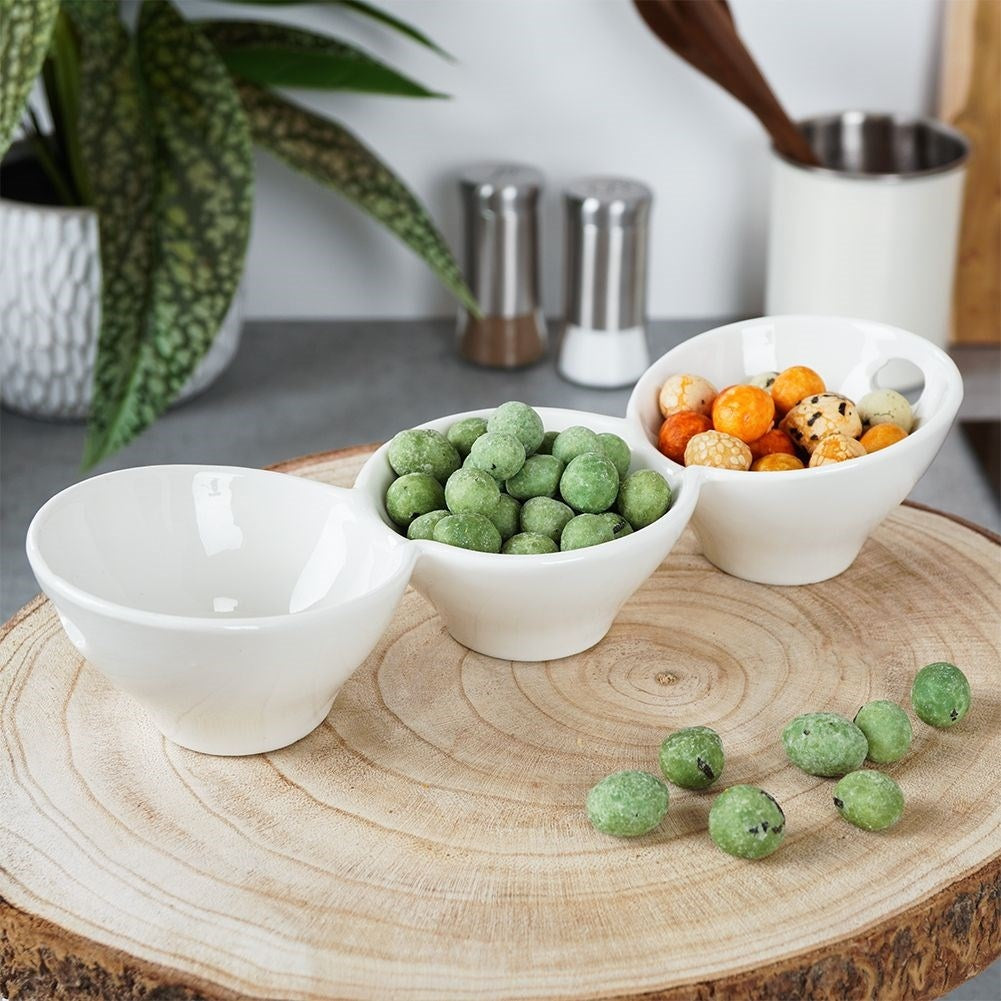 Bowl in white porcelain with three compartments for dip and snacks