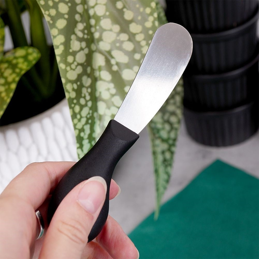 Butter knife in stainless steel with black plastic handle