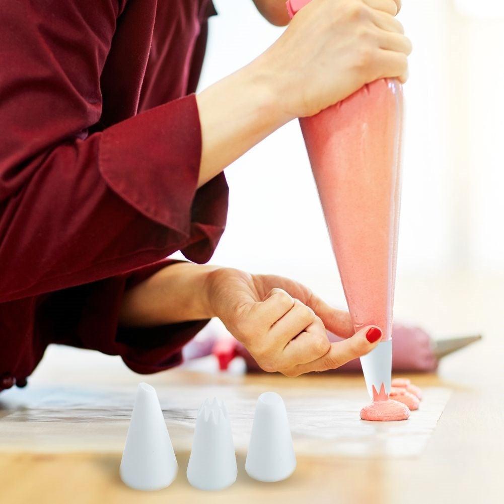 Cake Nozzle Set: 4 Nozzles & 8 Reusable Piping Bags