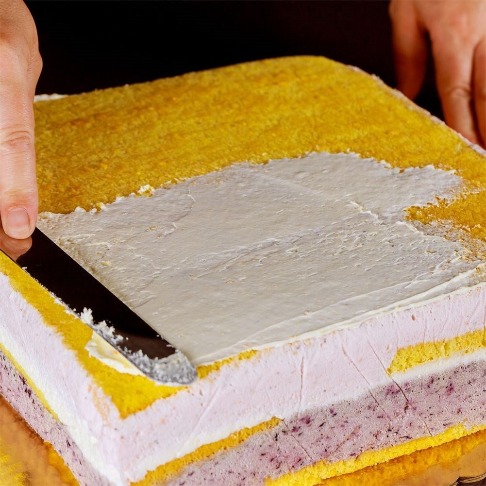 Cake spatula and knife: Perfect for cream and cakes