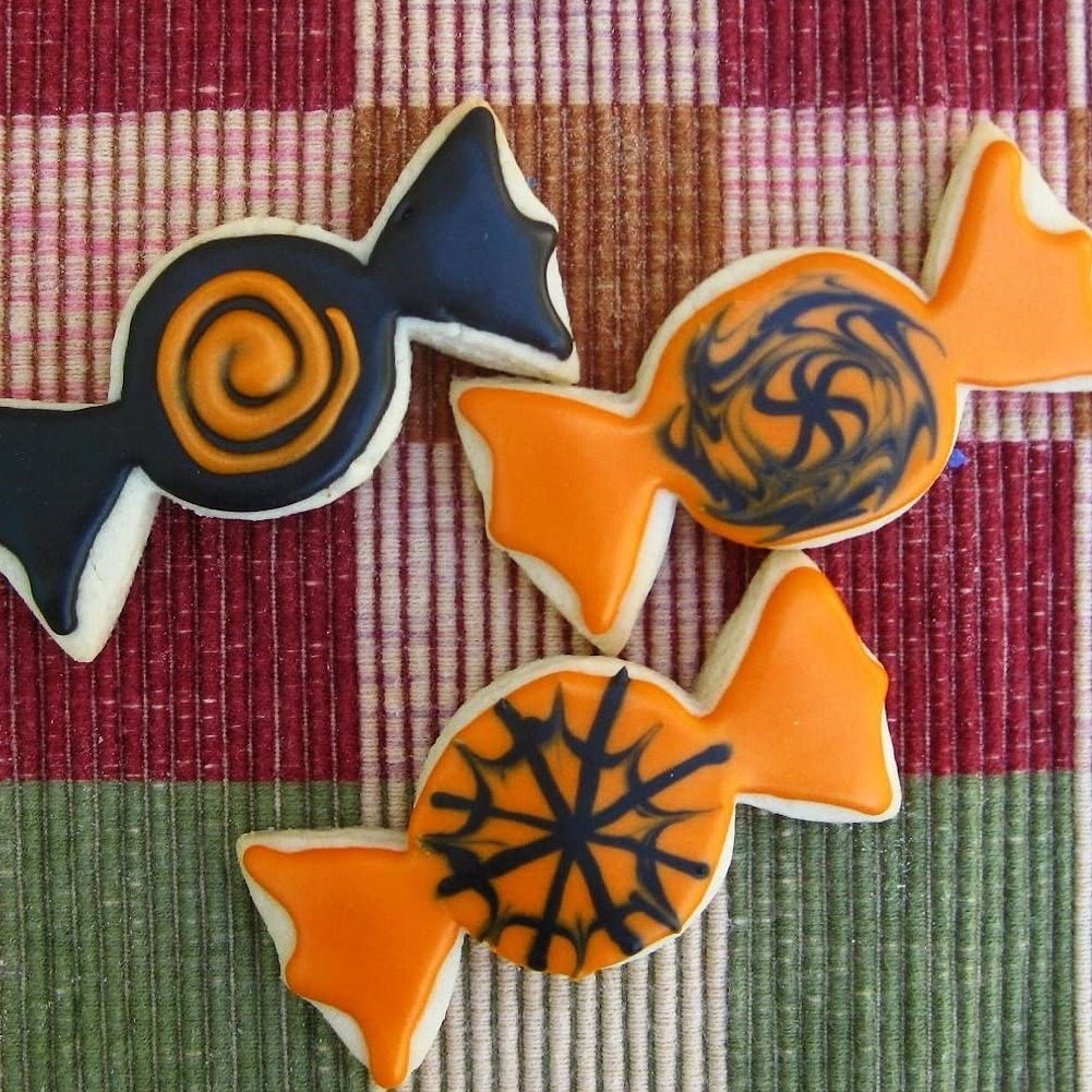 Cake tin in the shape of sweets, stainless steel, machine washable