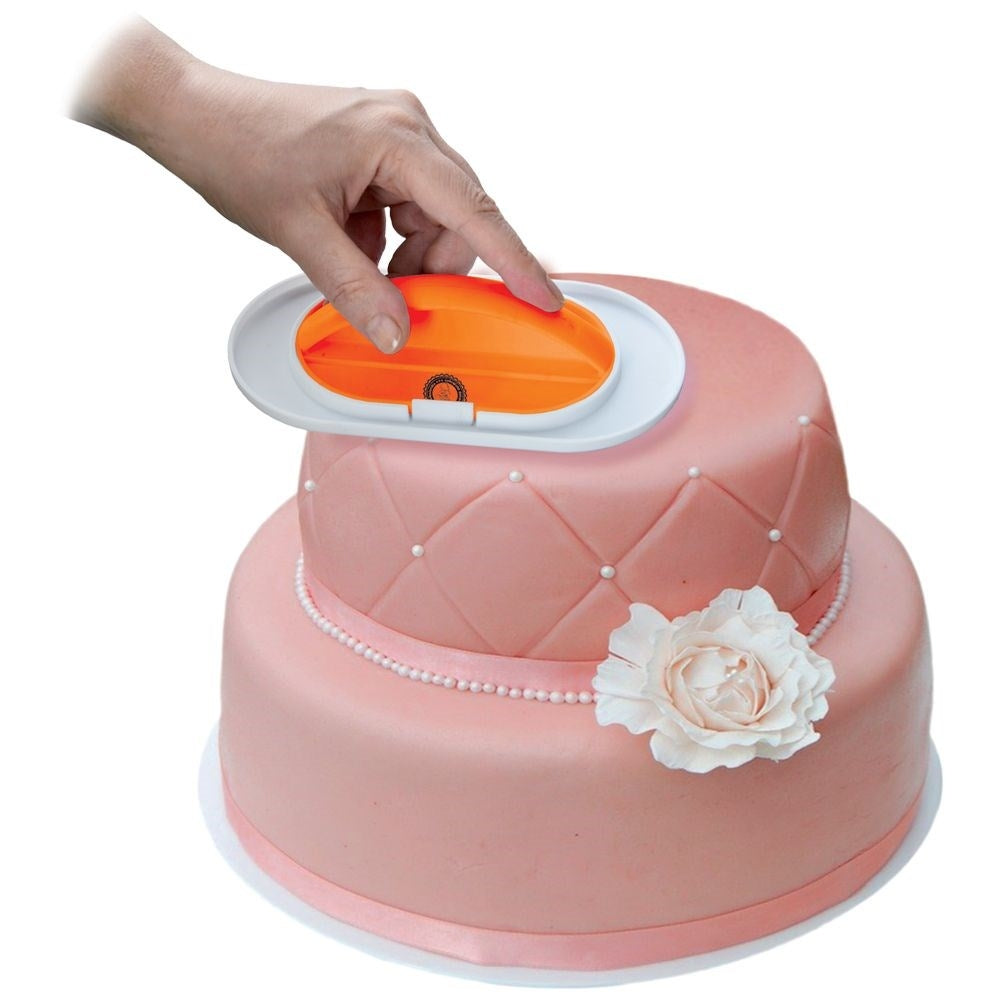 Cake tool for smooth sugar paste and marzipan