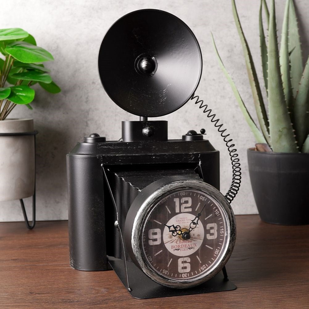 Camera-designed clock - stylish and modern interior